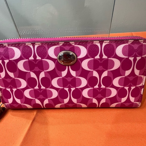 Coach Pink Clutch Wristlet - Picture 4 of 16